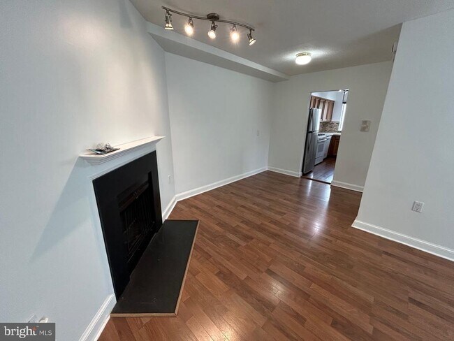 Building Photo - 3819 Davis Pl NW