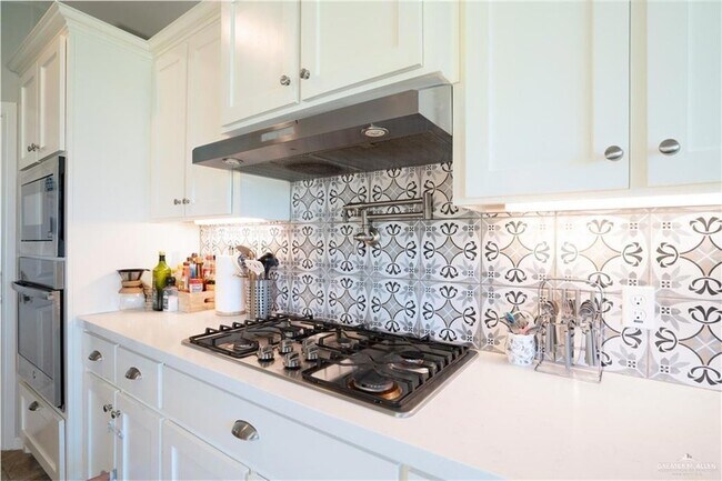 Building Photo - 4600 Choke Canyon Dr