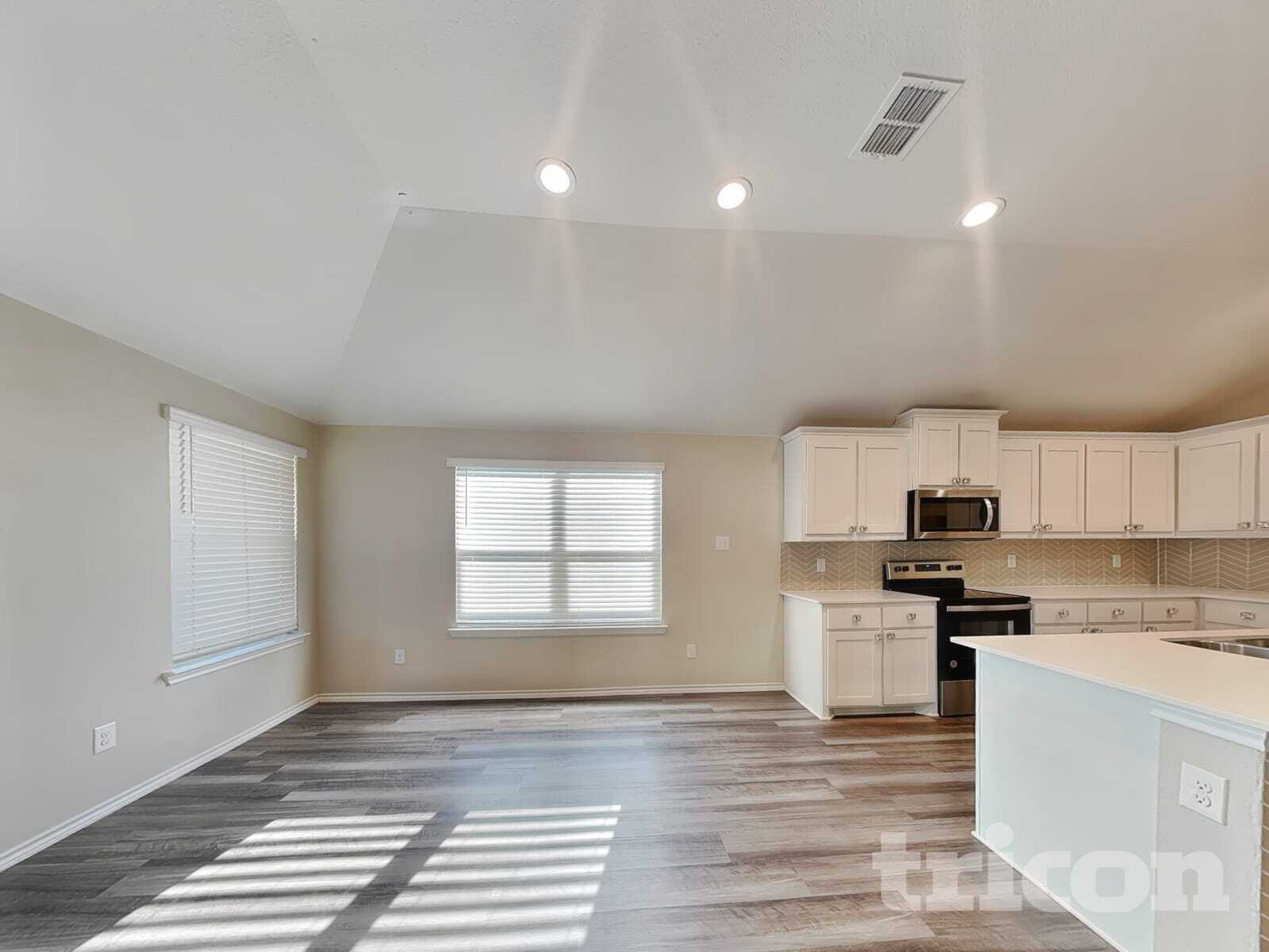 Building Photo - 2557 Hadley St