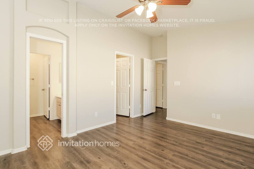 Building Photo - 2602 E Helena Dr