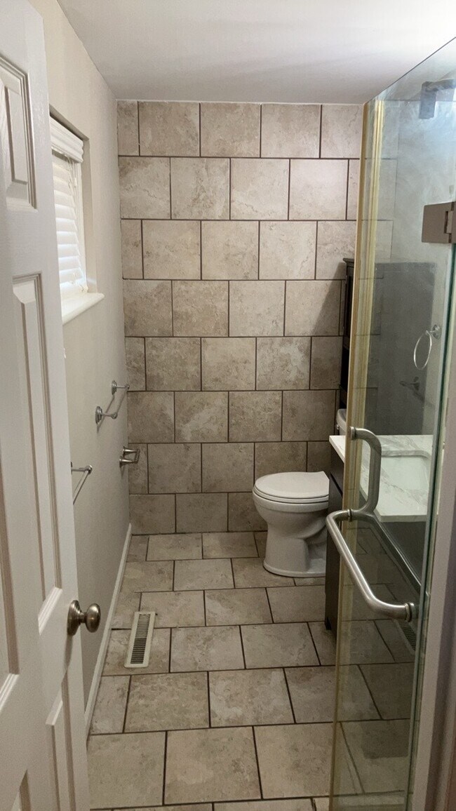 Building Photo - 6045 Ansbury Dr