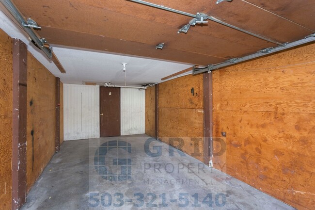 Building Photo - GPM475 - SE Woodward St (T2)