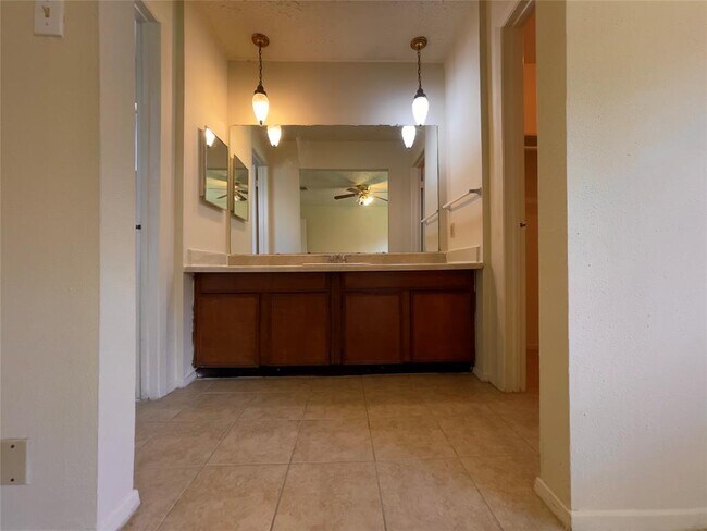 Building Photo - 4502 Mossygate Dr