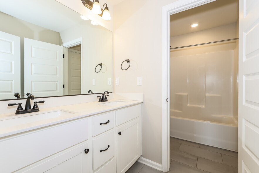 Building Photo - 6053 Bakerville Ln