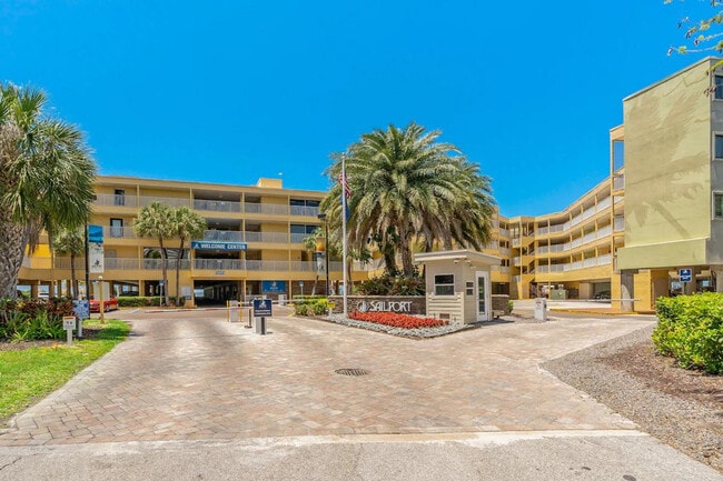 Building Photo - 2502 N Rocky Point Dr