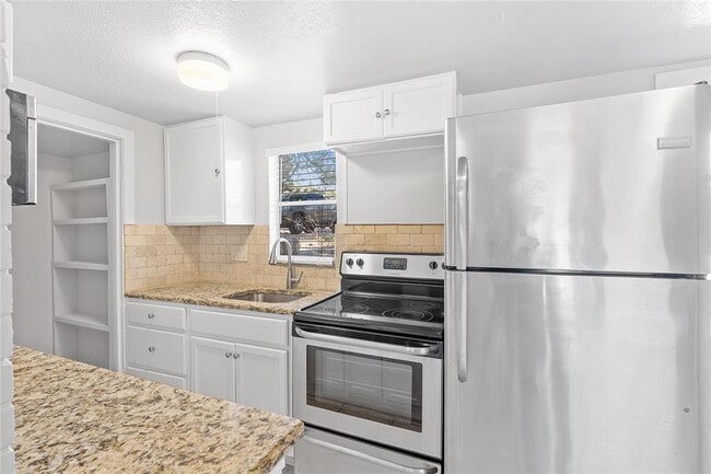 Building Photo - 203 Laguna Vista Dr