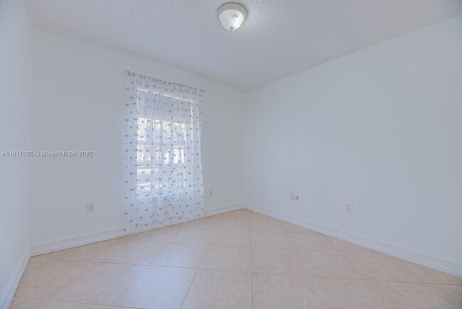 Building Photo - 14133 SW 154th Pl
