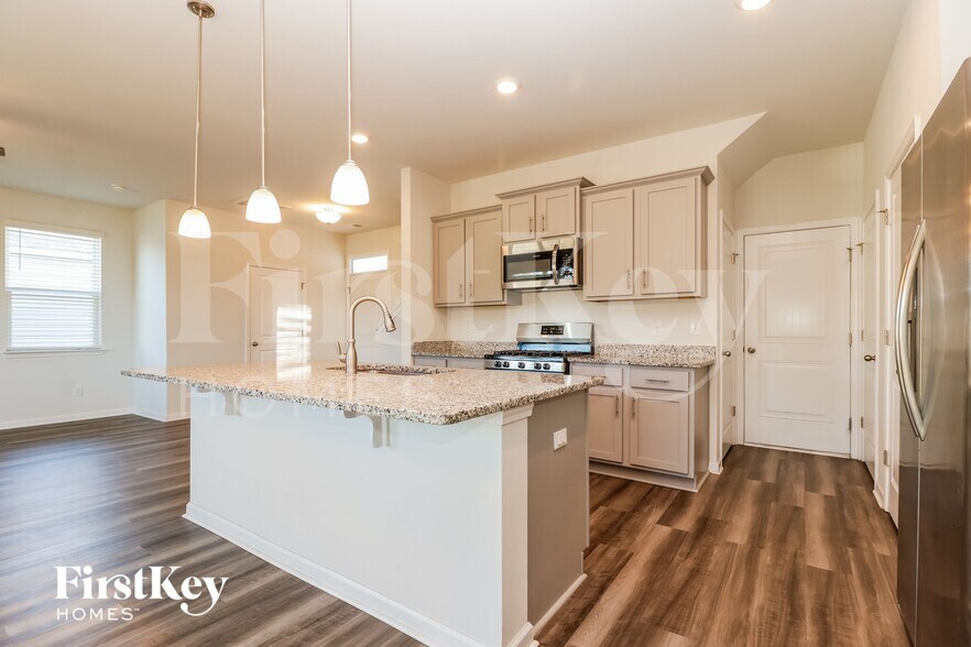 Building Photo - 591 Wayton Cir