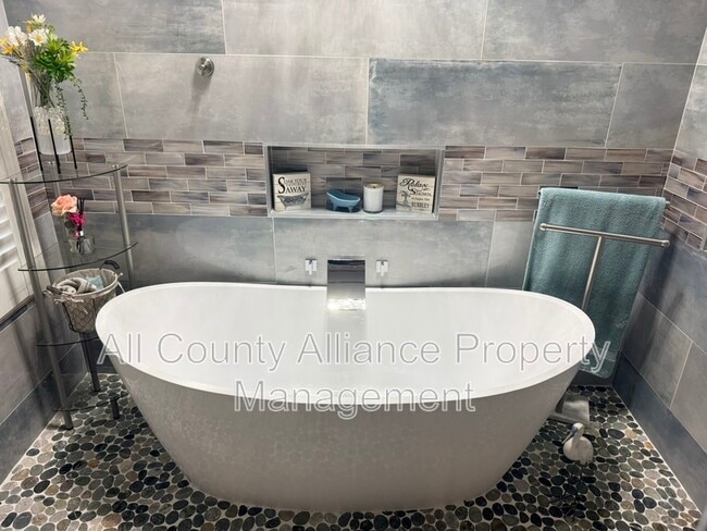 Building Photo - 7532 Blue Spring Dr