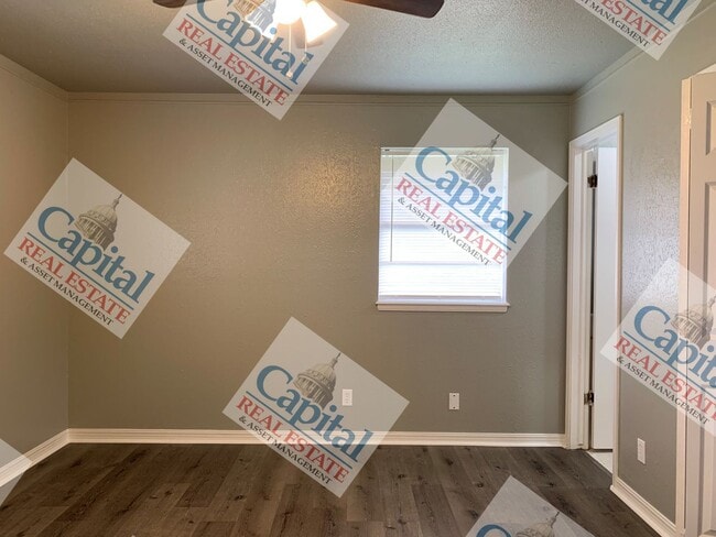 Building Photo - Cute Home Available!