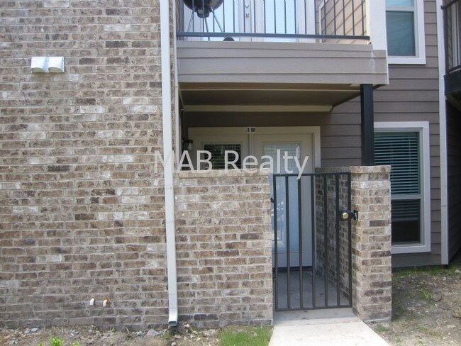 Building Photo - 9829 Walnut