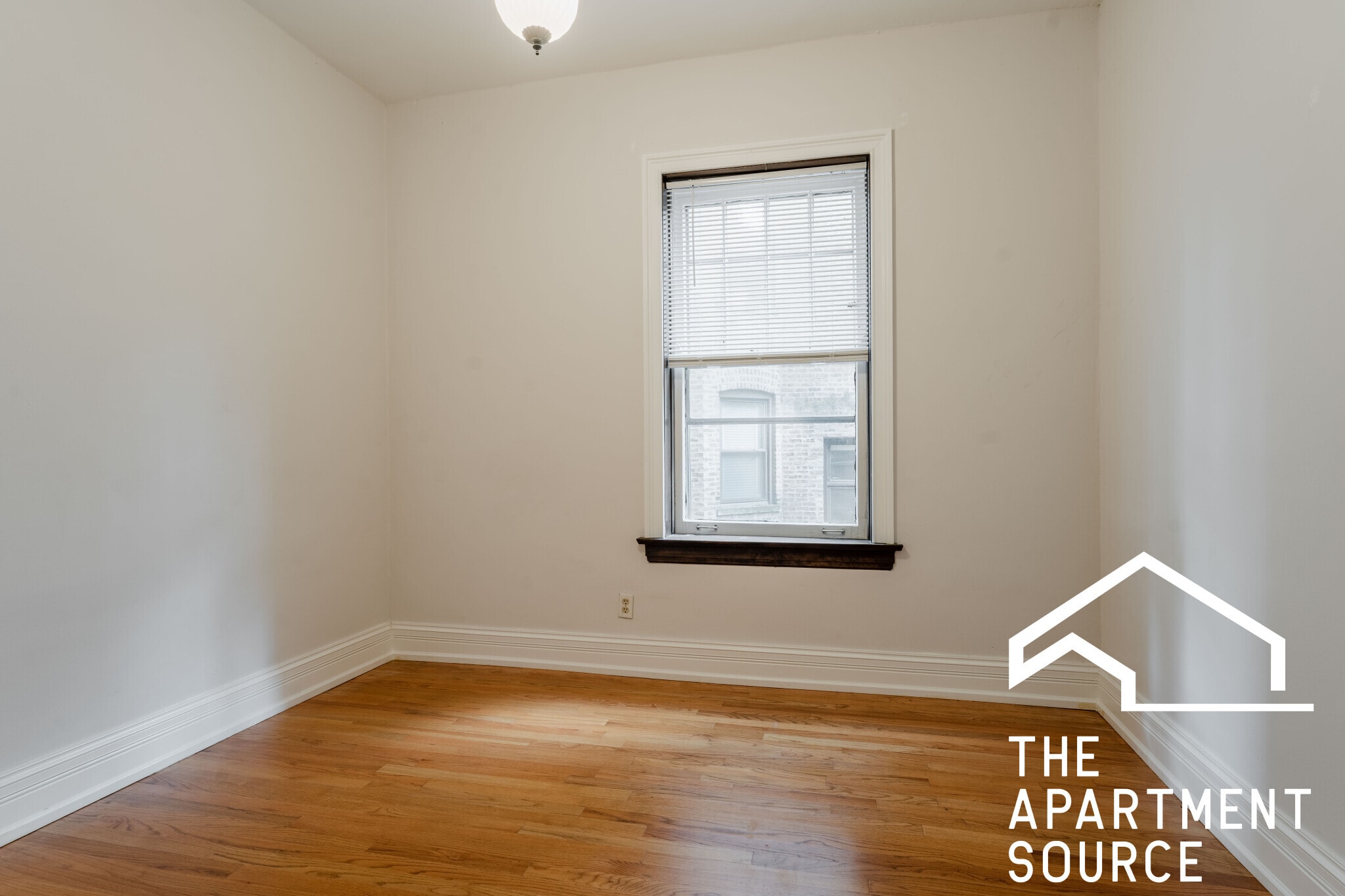 Building Photo - 652 W Buckingham Pl