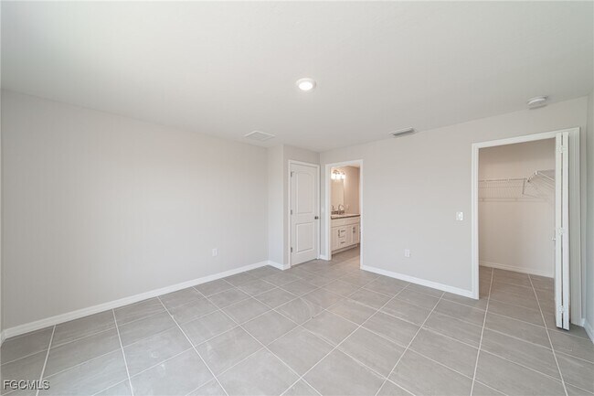 Primary Photo - 2122 NW 9th Ave