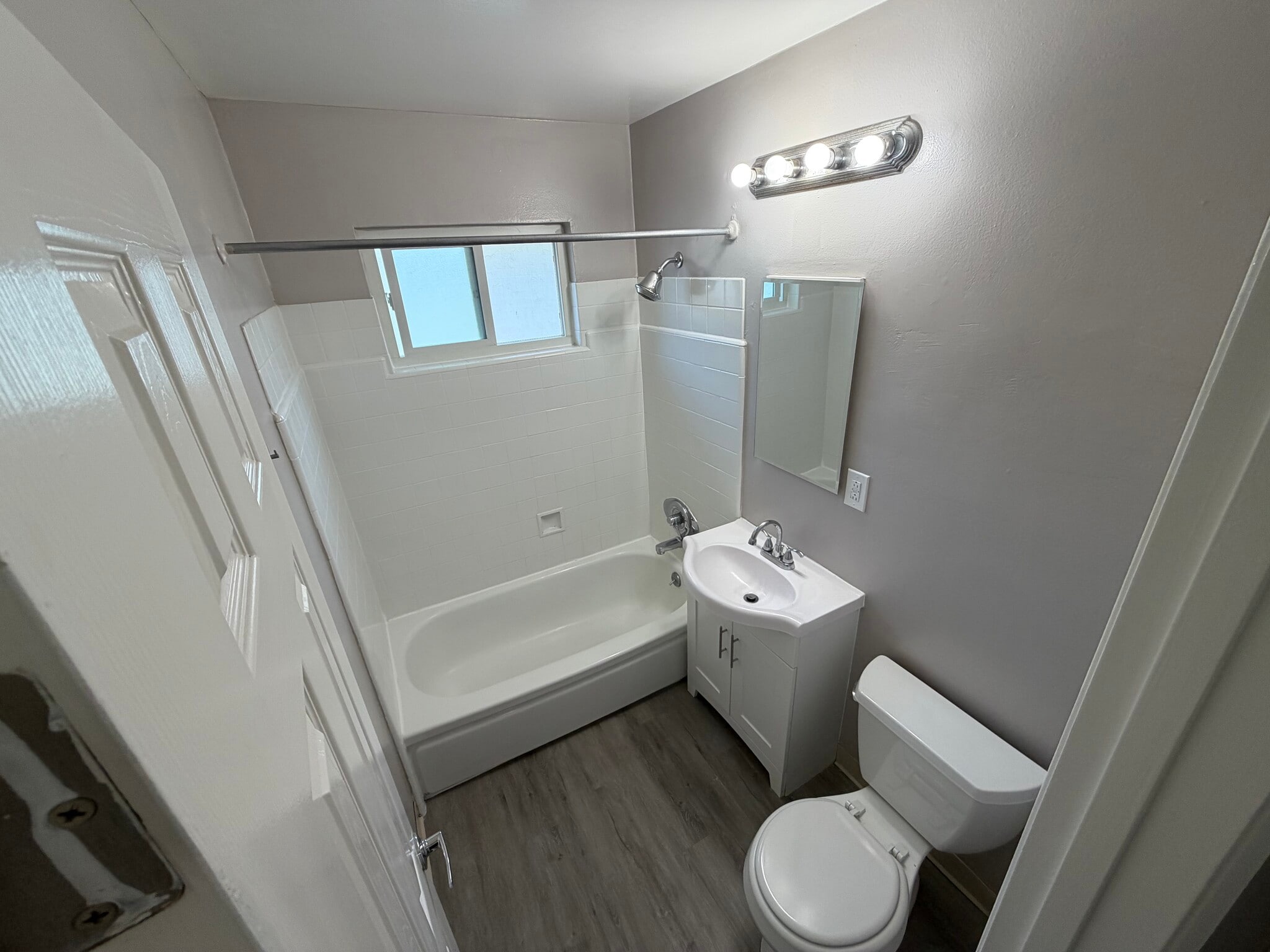 Building Photo - 2070 Latham St