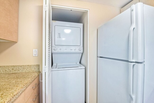 Building Photo - Condo - Heart of Downtown San Diego