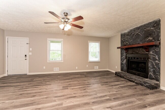 Building Photo - 709 Cloudland Ct