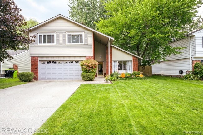 Primary Photo - 24323 Pinecrest St