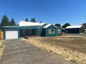 Building Photo - Fully Remodeled Home on Large Lot!