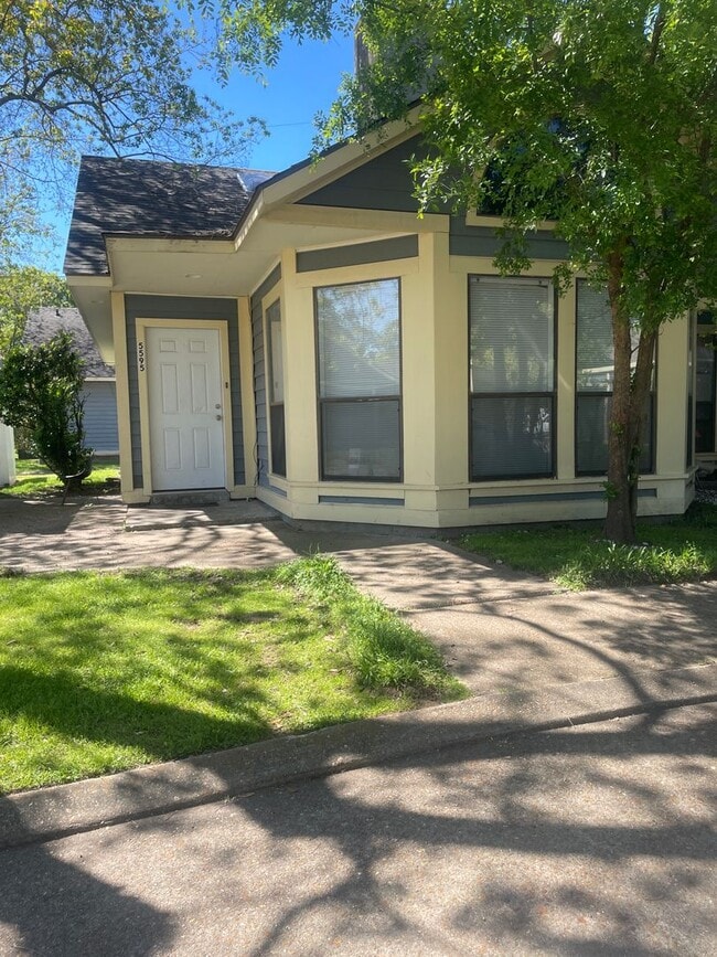 Primary Photo - 2 Bed / 1 Bath