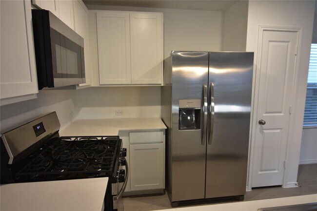 Building Photo - 343 Keefer