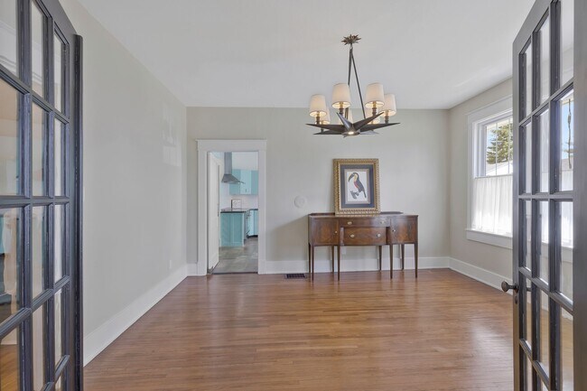 Building Photo - 4th Ave Riverside