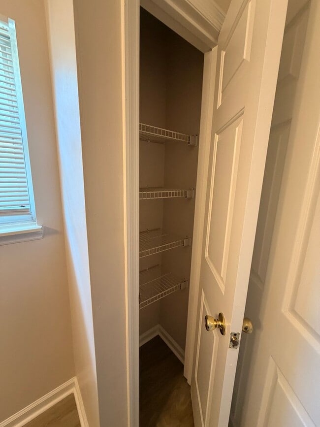 Building Photo - 406A Hazelwood Dr