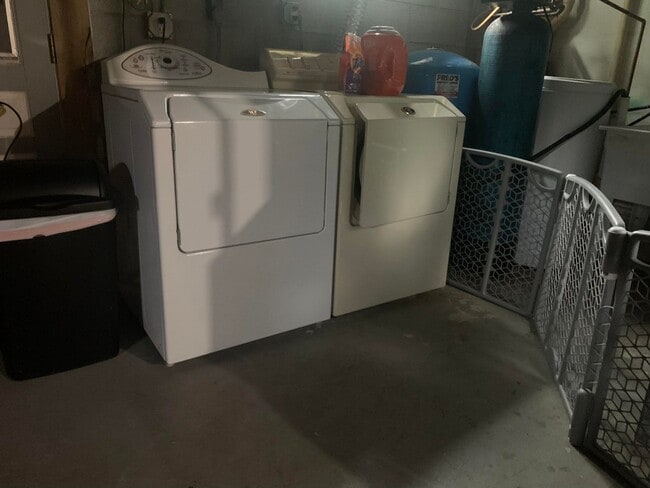 Building Photo - 138-140 Huntington Rd