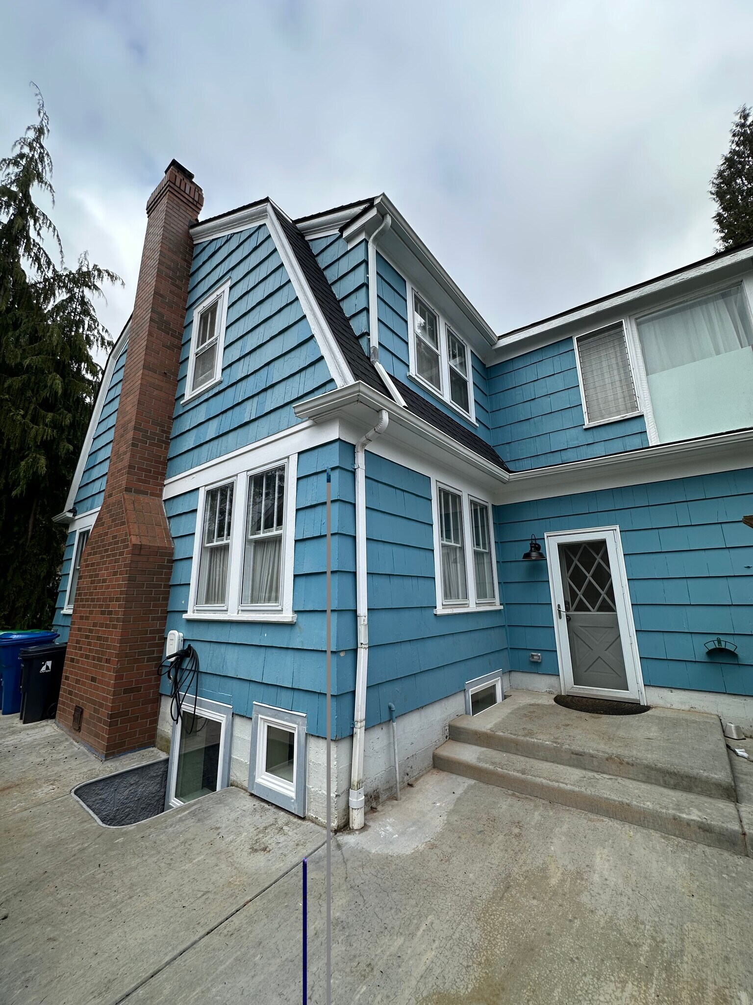 Building Photo - 2412 Columbia St SW