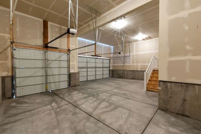 Building Photo - SPECTACULAR VIRTUALLY NEW HOME IN SOUGHT A...