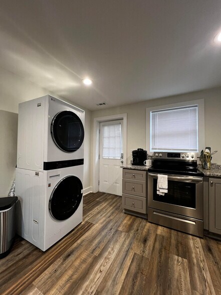 Building Photo - 401 Cedar Lane Rd