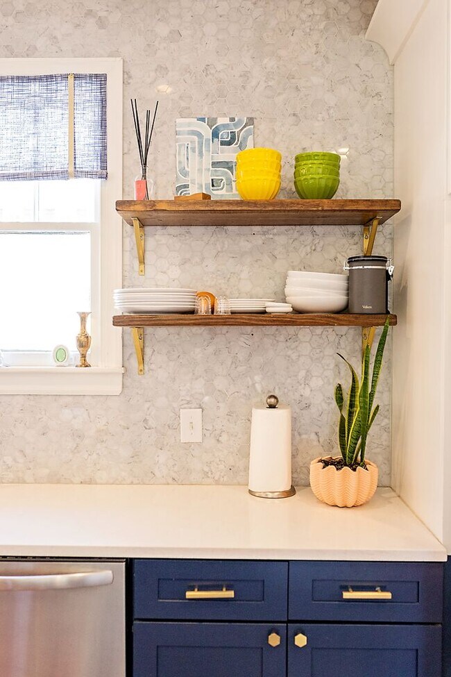 Building Photo - Bull St Bungalow