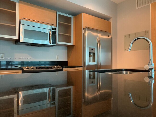 Building Photo - 951 Brickell Ave