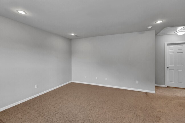 Building Photo - Spacious 3 Bedroom home in Mckwen!