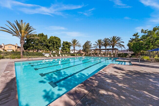 Building Photo - Stunning Corner Unit with Mountain Views & Prime Location!