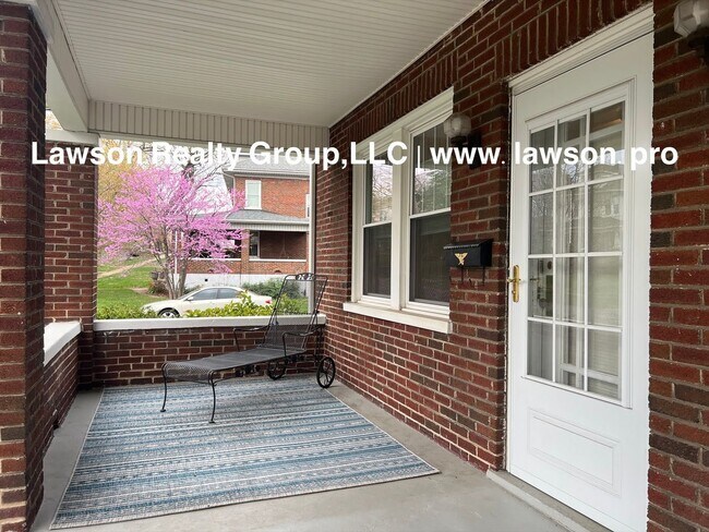 Building Photo - 1733 Maiden Ln SW