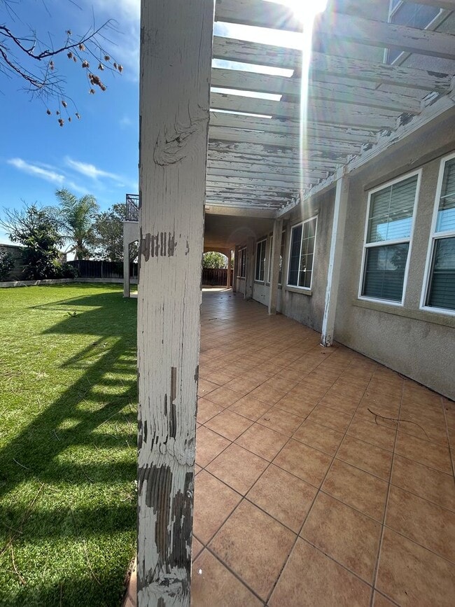 Building Photo - Spacious 5-Bedroom Home with Stunning Views