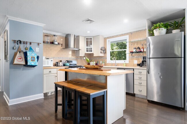 Building Photo - 1 Laurie Ln