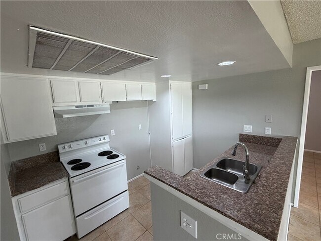Building Photo - 3732 Oak Creek Dr