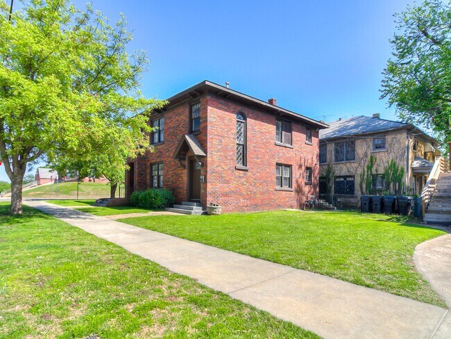 Building Photo - 1300 NW 15th St