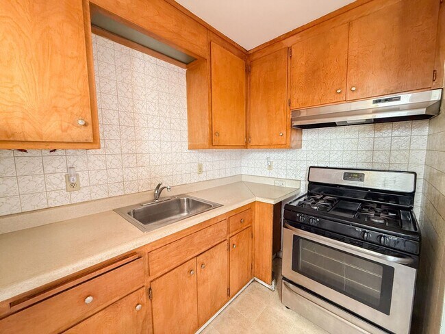 Building Photo - 725 Harrison St