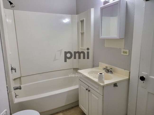 Building Photo - 750 W Cushing St