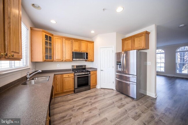 Building Photo - 580 Callander Way