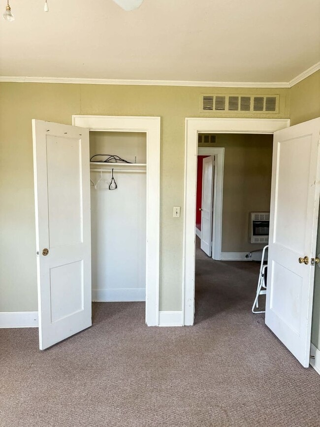 Building Photo - Charming 2-bedroom, 1-bath home