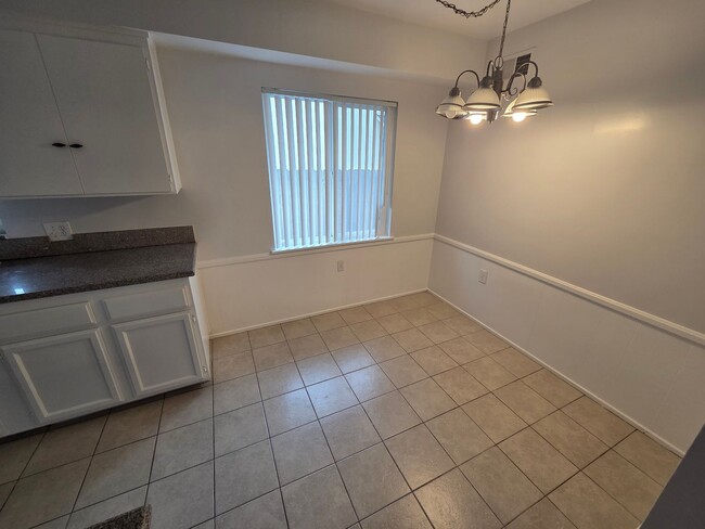 Building Photo - Charter Oak Home with 3 bedrooms, 2.5 baths
