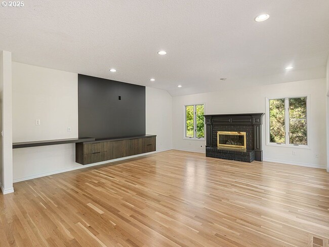 Building Photo - 1140 SW Fairfax Pl