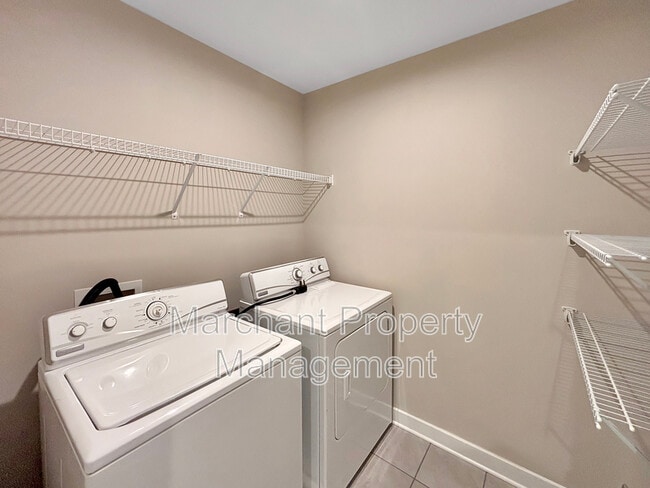 Building Photo - 227 Clearwood Dr