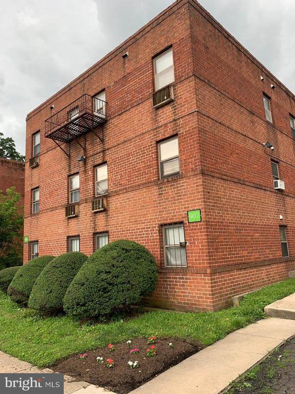 Building Photo - 907 E Cliveden St