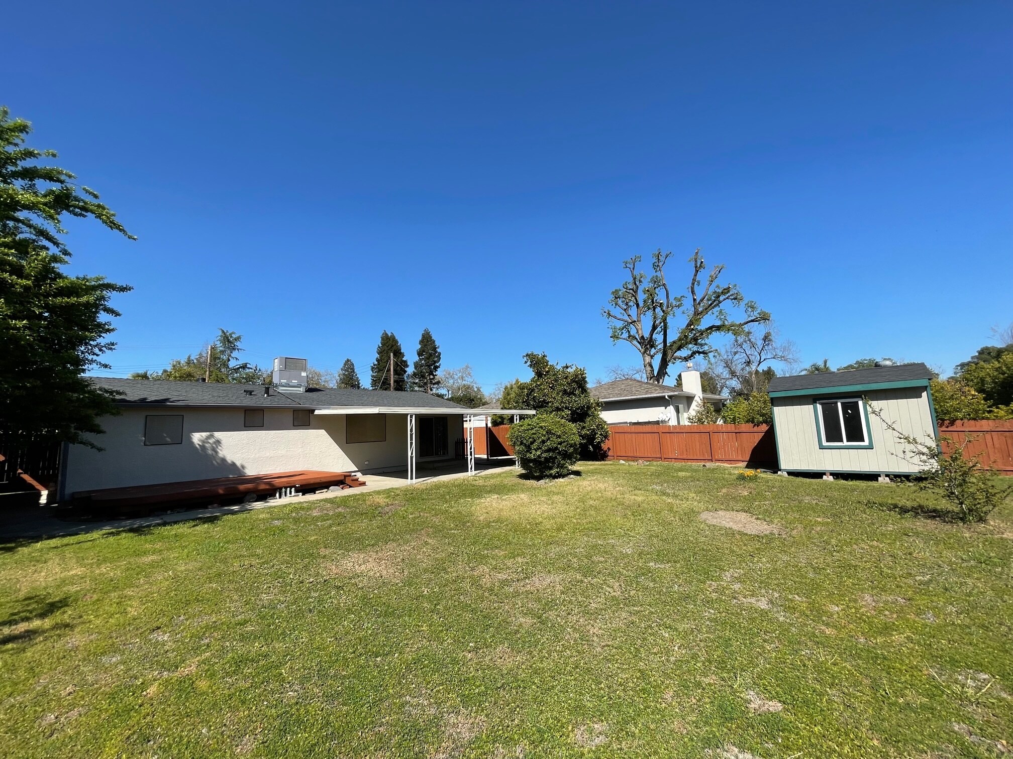 Building Photo - 8572 Oak Ave