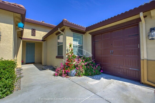 Building Photo - Offering a 6 Month Lease | 4 Bedroom 3 Bathroom Plumas Lake Beauty!