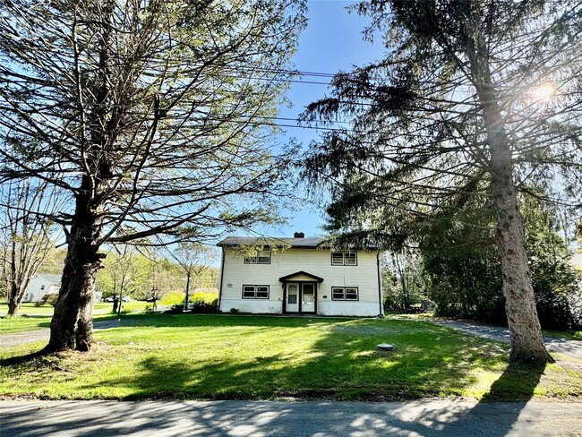 Building Photo - 1 Maple Ln
